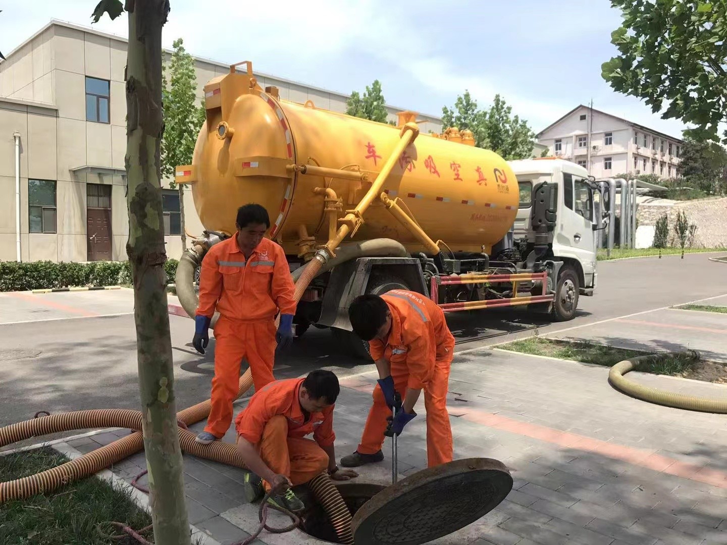 漳州化粪池清理与5-8吨吸粪车施工效率分析
